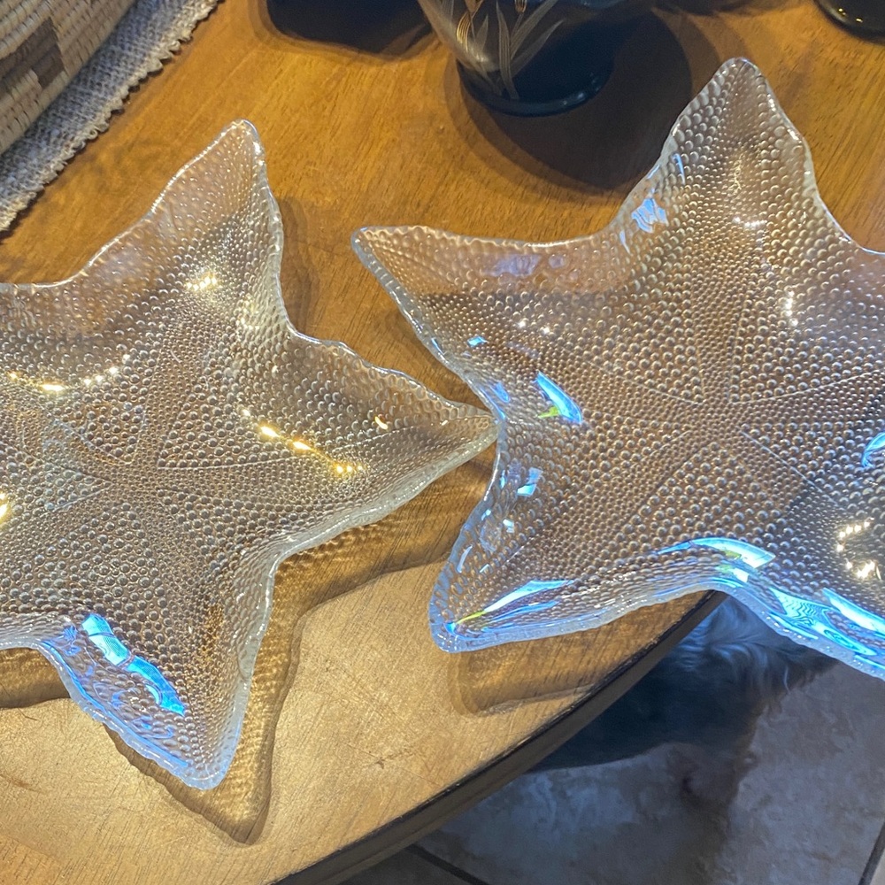 Pier1 Starfish clear iridescent dishes. Set of 2. Like new. 11.5 inches discon.